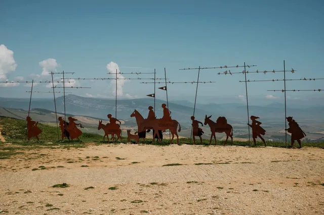 Alto del Perdón: where pilgrims stop being tourists