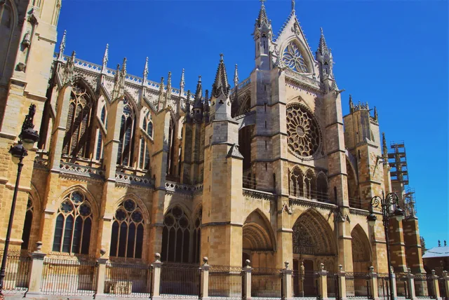 León: give the cathedral a day